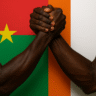 Drapeaux Burkinabè et Ivoiriens avec le bras de fer comme un symbole des tensions