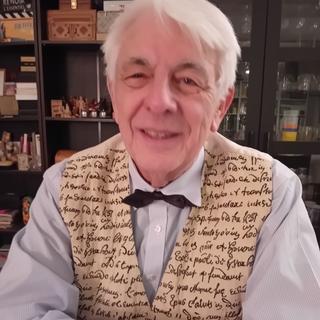 Loïc Hervouet, ancien directeur général de l’École supérieure de journalisme de Lille (ESJ) et directeur de cette collection, passeur contemporain de ces voyages interculturels.